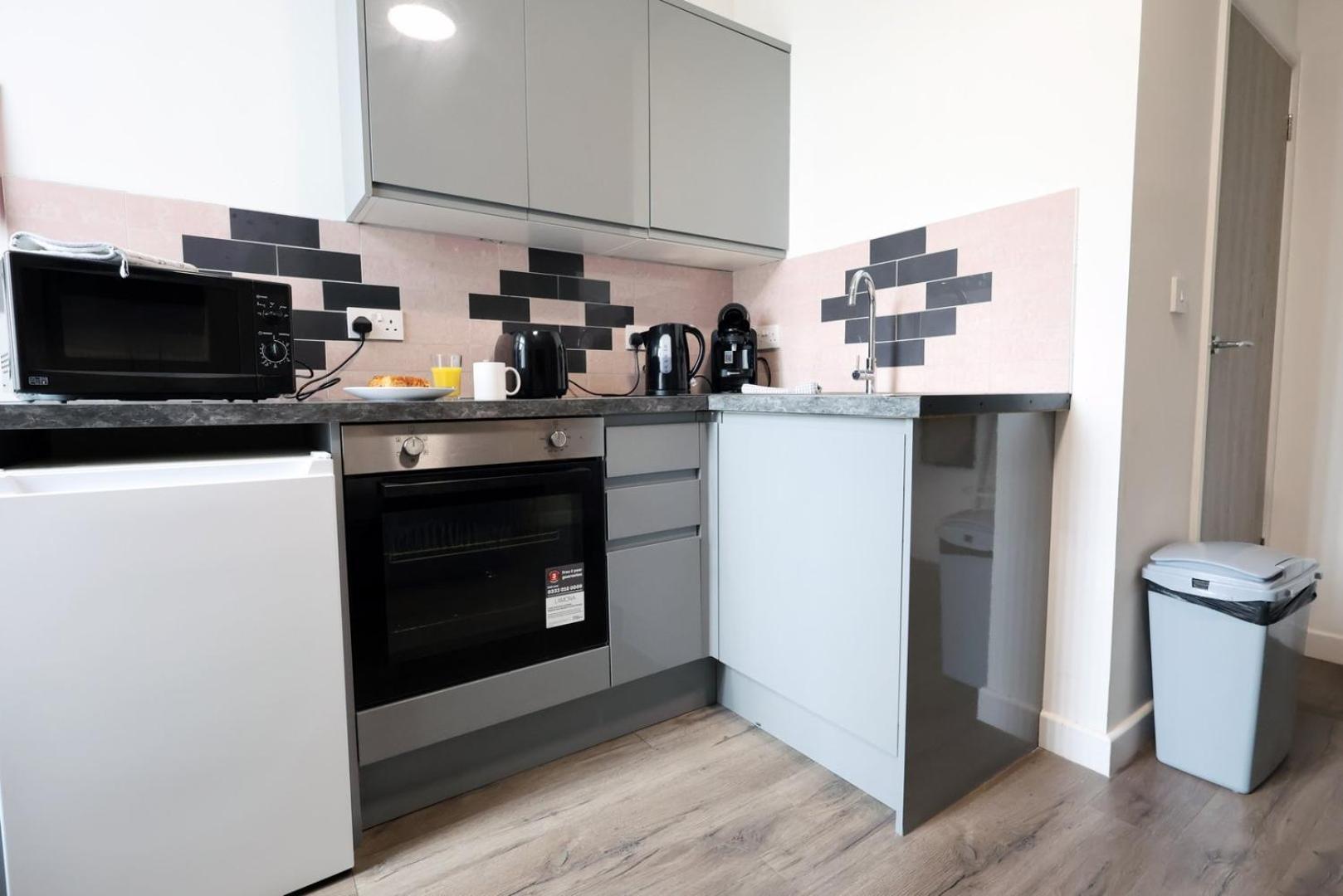 Cohost Partners | Smart Tv | 5 Min City | Parking Κάρντιφ Εξωτερικό φωτογραφία